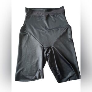 Maidenform Black Shapewear Gusseted Shorts, Size Large